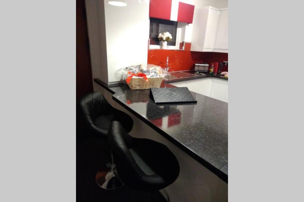 The Cottage - Hot Tub - Nr Glasgow - Self Check-In Коутбридж Екстериор снимка