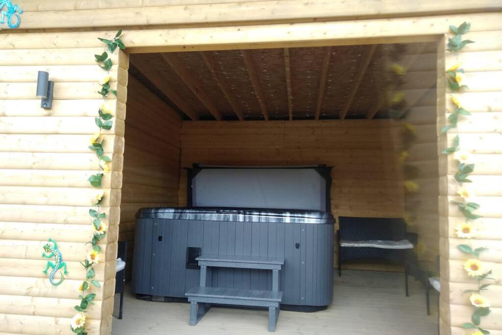 The Cottage - Hot Tub - Nr Glasgow - Self Check-In Коутбридж Екстериор снимка