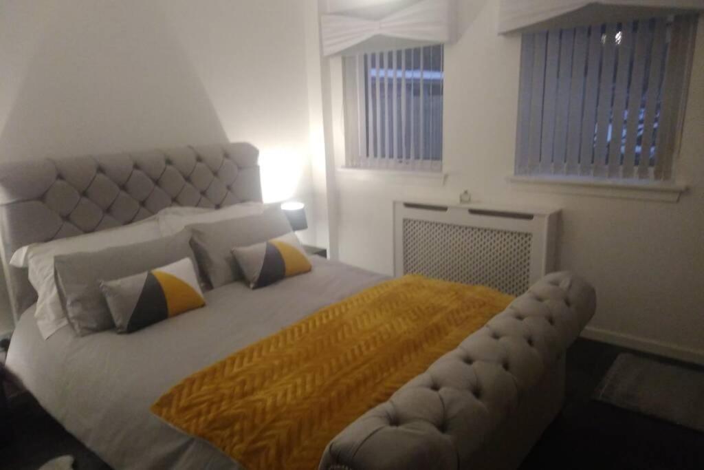 The Cottage - Hot Tub - Nr Glasgow - Self Check-In Коутбридж Екстериор снимка