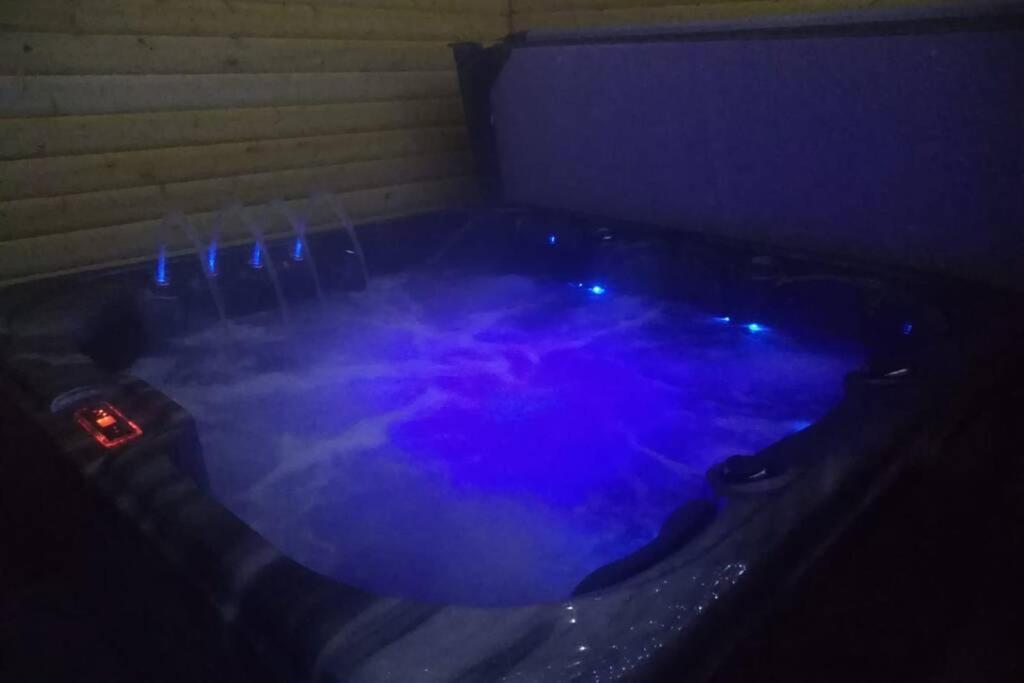 The Cottage - Hot Tub - Nr Glasgow - Self Check-In Коутбридж Екстериор снимка