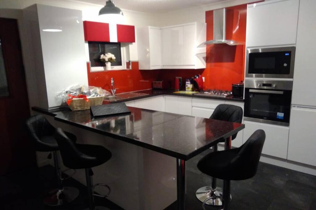 The Cottage - Hot Tub - Nr Glasgow - Self Check-In Коутбридж Екстериор снимка
