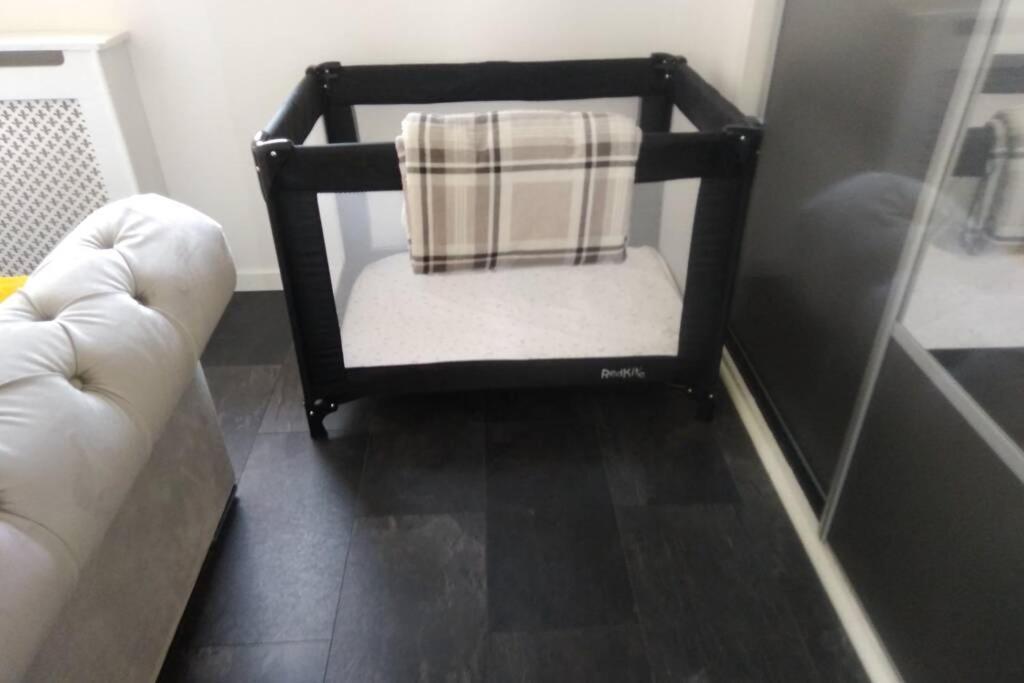 The Cottage - Hot Tub - Nr Glasgow - Self Check-In Коутбридж Екстериор снимка