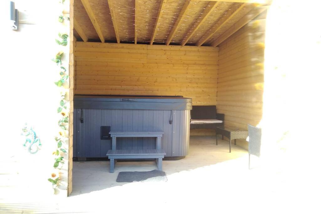 The Cottage - Hot Tub - Nr Glasgow - Self Check-In Коутбридж Екстериор снимка