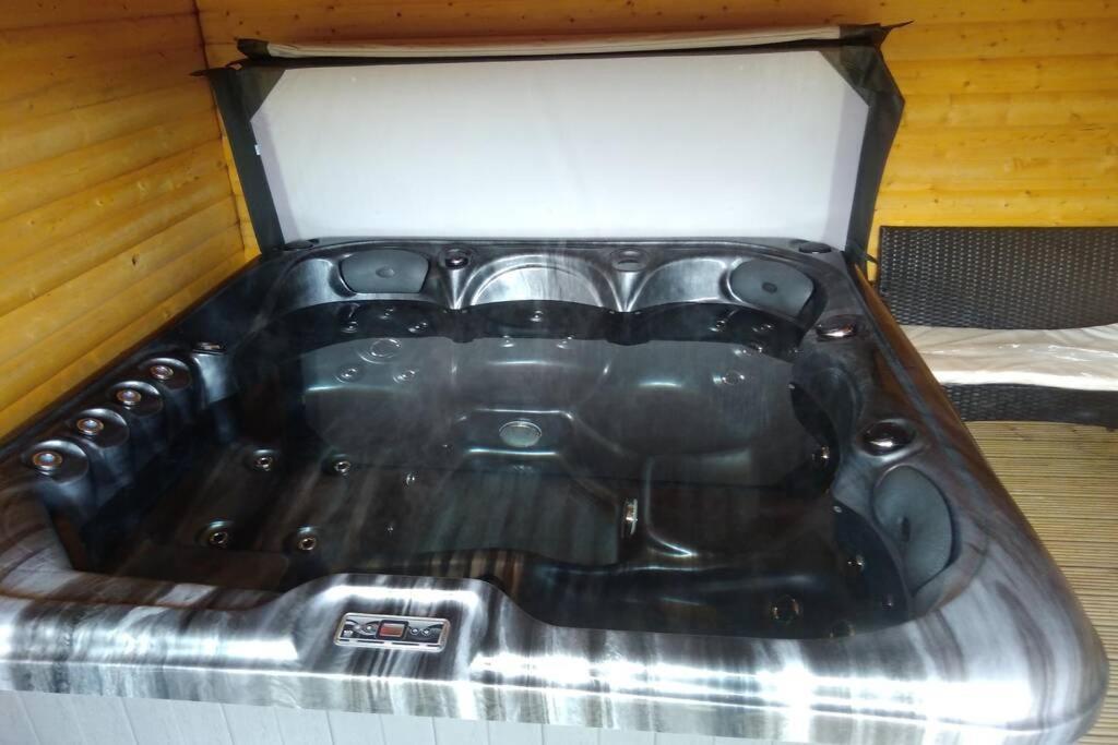 The Cottage - Hot Tub - Nr Glasgow - Self Check-In Коутбридж Екстериор снимка