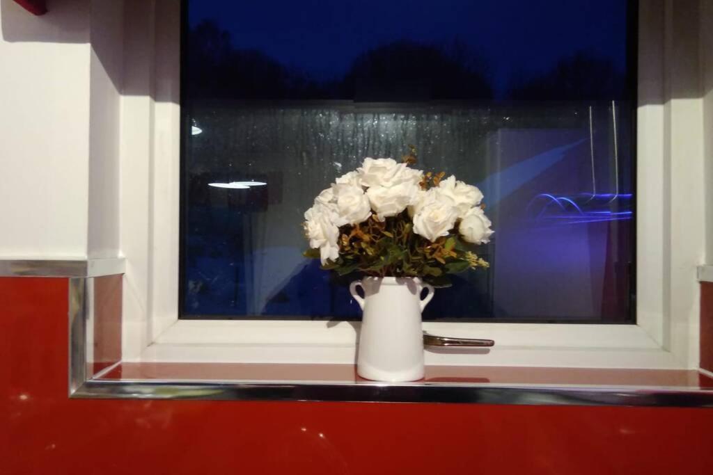 The Cottage - Hot Tub - Nr Glasgow - Self Check-In Коутбридж Екстериор снимка